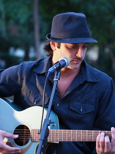 Luka Lemini with guitar